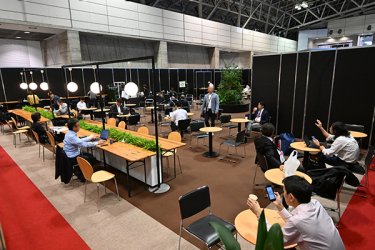 飲食ラウンジの様子